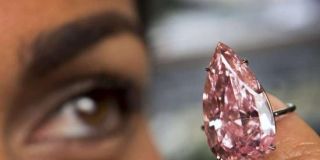 亚洲神秘土豪花2亿买下迄今最大梨型粉钻