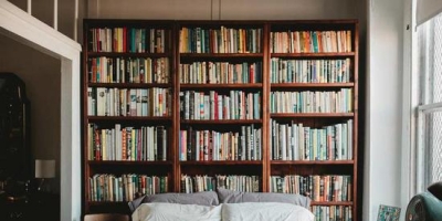 <b>想让卧室不无聊 你可以试试这样的床头装饰</b>