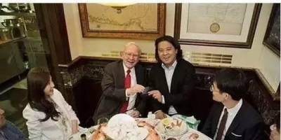 <b>1820万一顿的巴菲特午餐 究竟吃什么菜？</b>