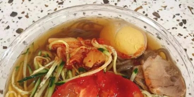 一到伏天 乡愁就变成了一碗带冰碴的冷面