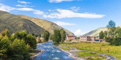 最近爆红的不止青海 还有这个20℃的雪山王国