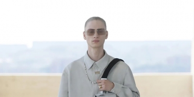 Fendi说：每个男人衣柜里都应该有一件露脐西装