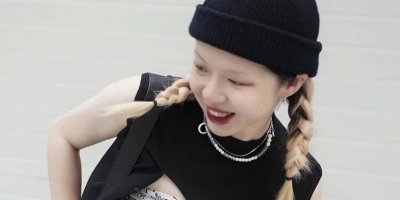 不是吧？玩这么大！戚薇竟然把香蕉皮挂胸口