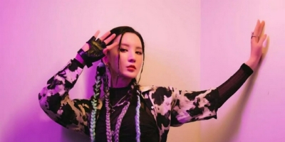 <b>张萌撞色拳击辫个性吸睛 穿皮裤化身酷炫机车女孩</b>