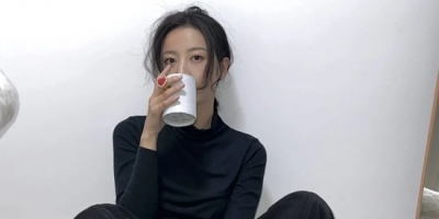 周末出游还得是小白鞋！看周雨彤、娜扎如何搭配