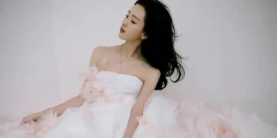 <b>宋茜陈都灵同款3D印花，迎接美好春天</b>