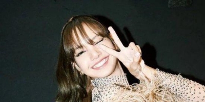 <b>担心这个夏天不出彩？Lisa的猫系眼妆会出手！</b>