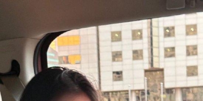 <b>林允晒车内随拍俏皮可爱 侧颜精致元气好似活力女高</b>
